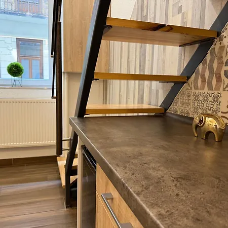 Km33 - - Hostaid * Budapest